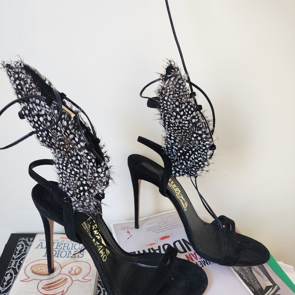 NEW Ferragamo trap sandals black suede and feathers - Picture 2 of 6
